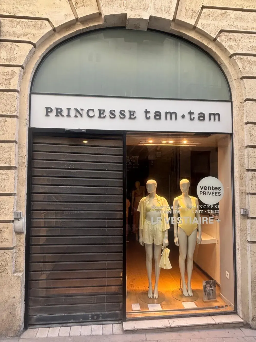Installation et pose de rideau métallique à Marseille 7