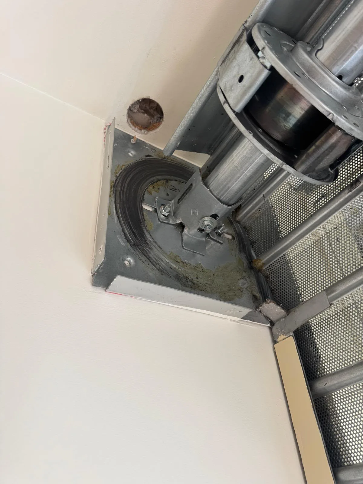 Motorisation de rideau métallique à Marseille 7